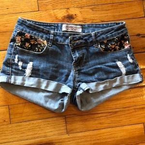 Floral pocket cuffed shorts